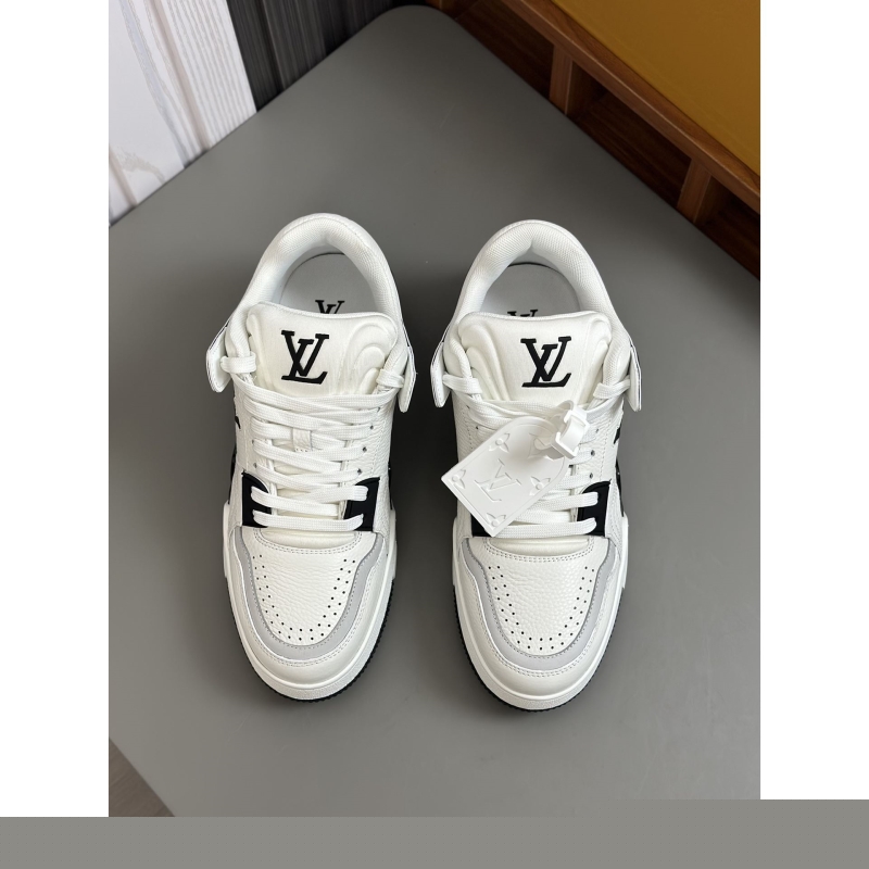 l**is V*t*n sneakers